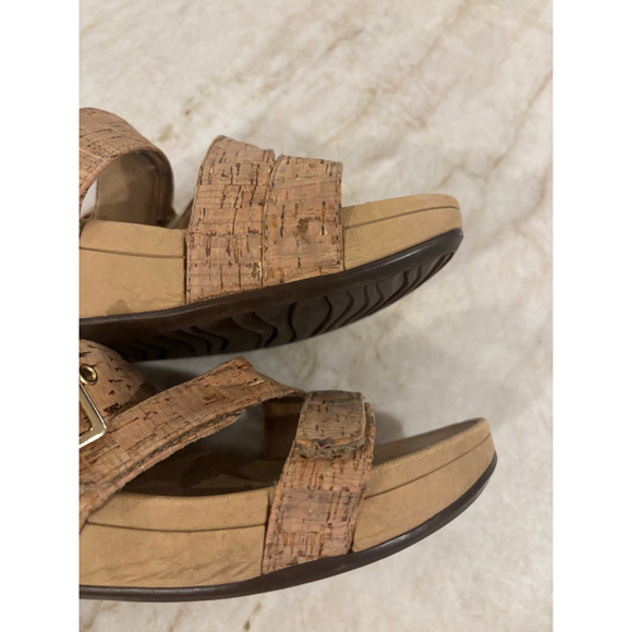 Women's Vionic Cork Sandals Size 9 (10) Beige Gold - Picture 10 of 13